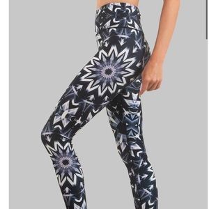 Wolven Threads Raina (reversible) leggings